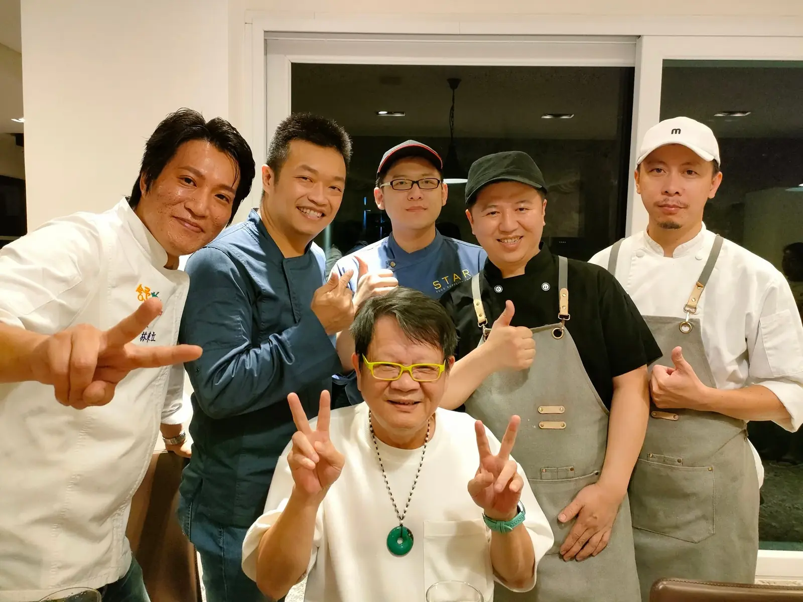 團隊與藝人合照可放2
