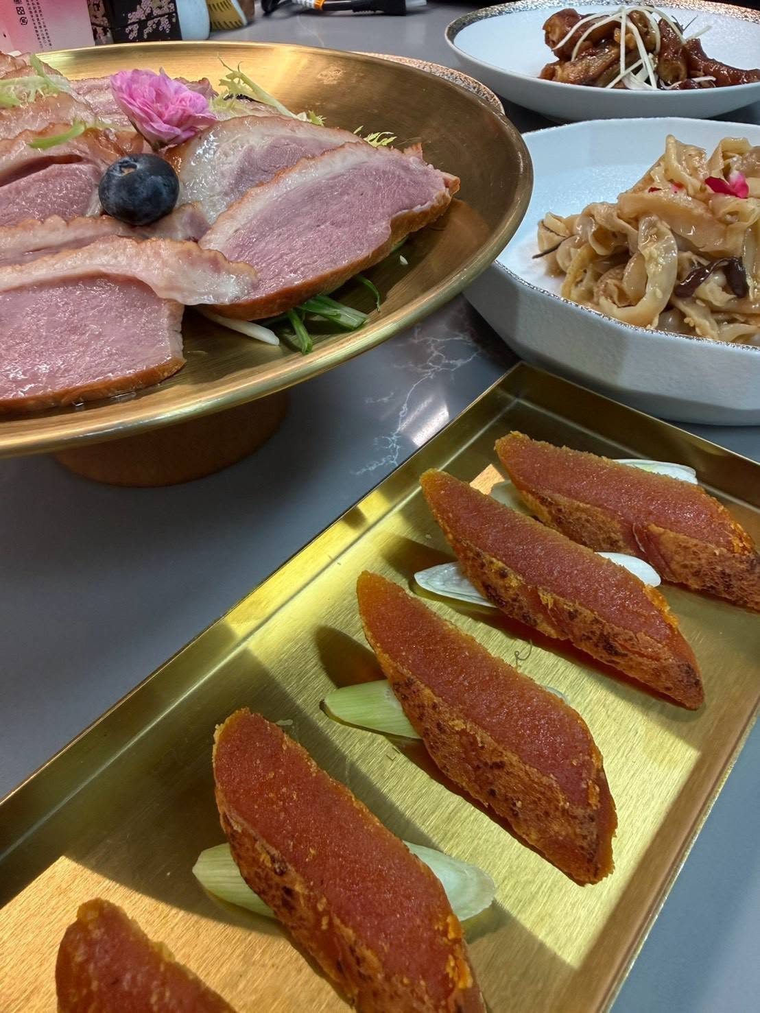 片皮烤鴨與中式家常菜