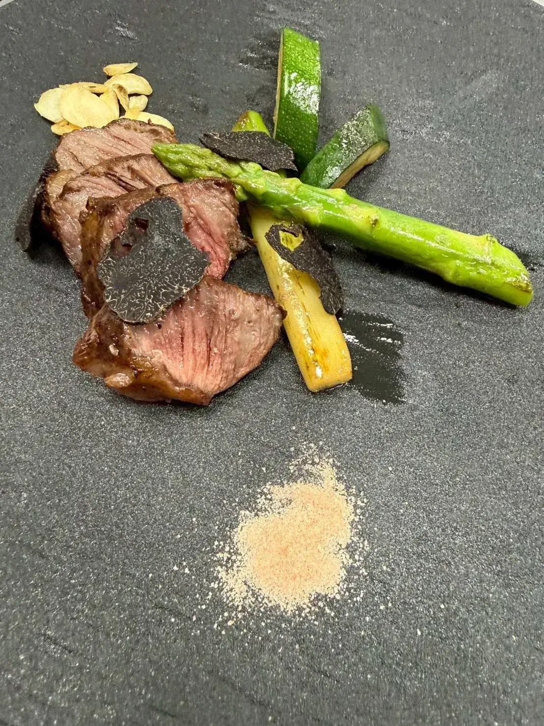 松露牛排主菜