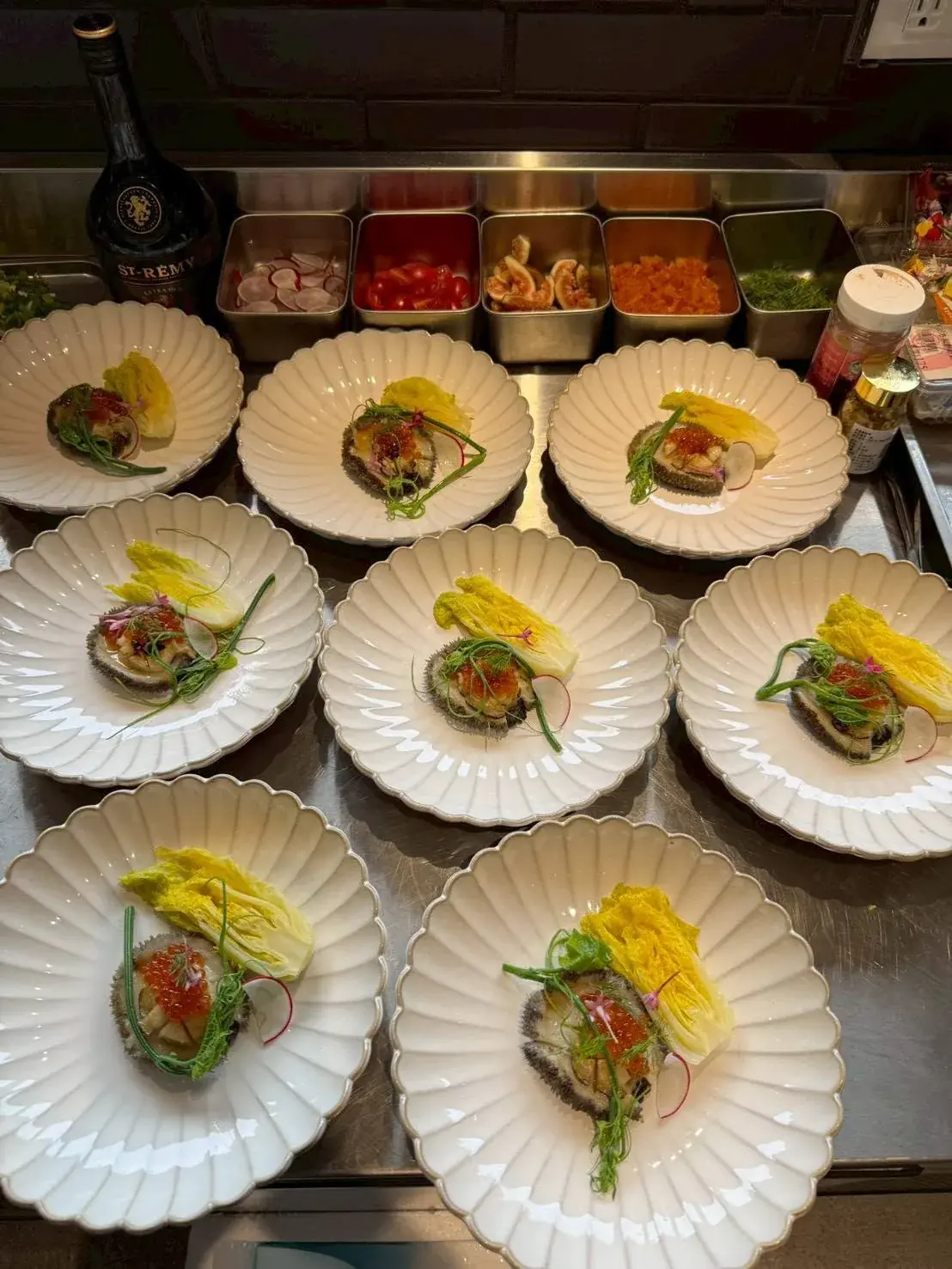 嚴選活鮑魚食材